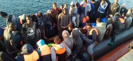 حرس السواحل الليبي ينقذ 44 مهاجرا كانوا يستقلون قاربا شمال مدينة بن جواد