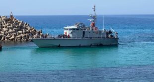 حرس السواحل الليبي ينقذ (78) مهاجرا كانوا على متن قارب مطاطي في عرض البحر