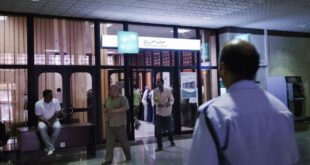 ليبيا: طوابير العملاء تحتشد أمام المصارف
